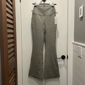 NWT Yogalicious Crossover Yoga Flare Pants